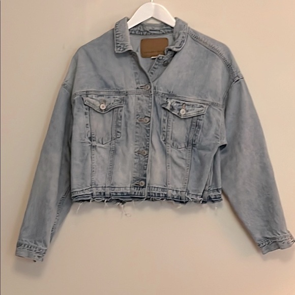 American Eagle Outfitters Light Blue Crop Frayed Hem Jean Jacket size small - Picture 1 of 8